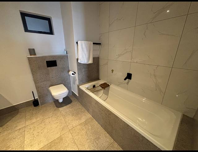 2 BEDROOM APARTMENT FOR SALE IN HYDE PARK